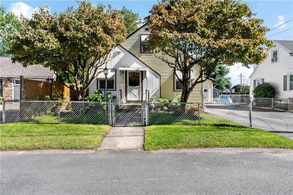 Single Family Residence at 66 LARCHMERE Drive, East Providence, photo 7 of 24