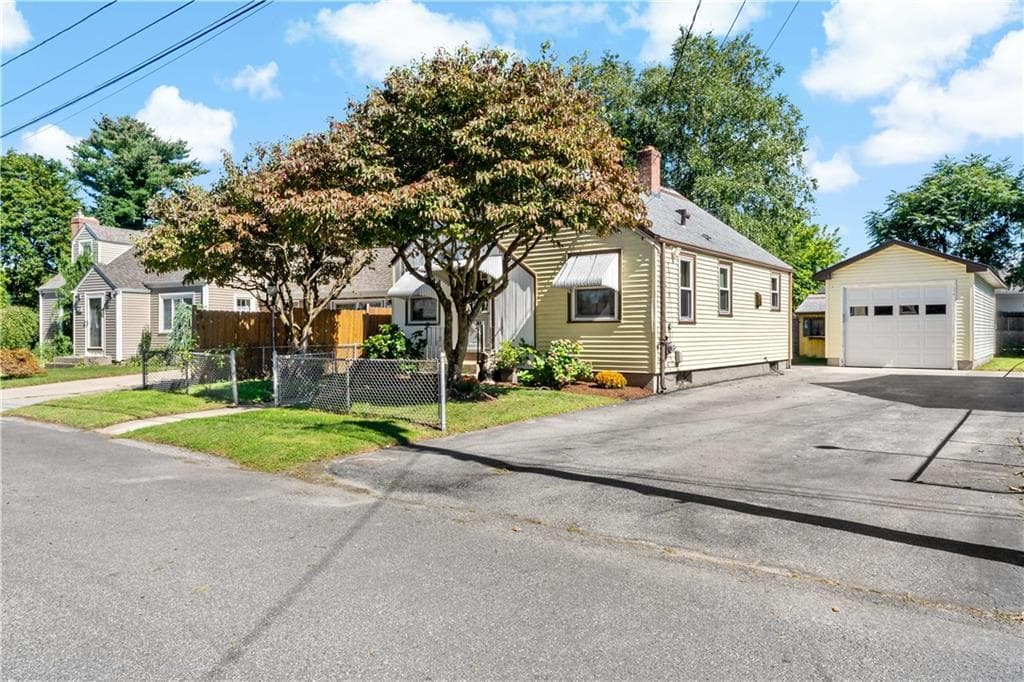 Single Family Residence at 66 LARCHMERE Drive, East Providence, photo 3 of 24