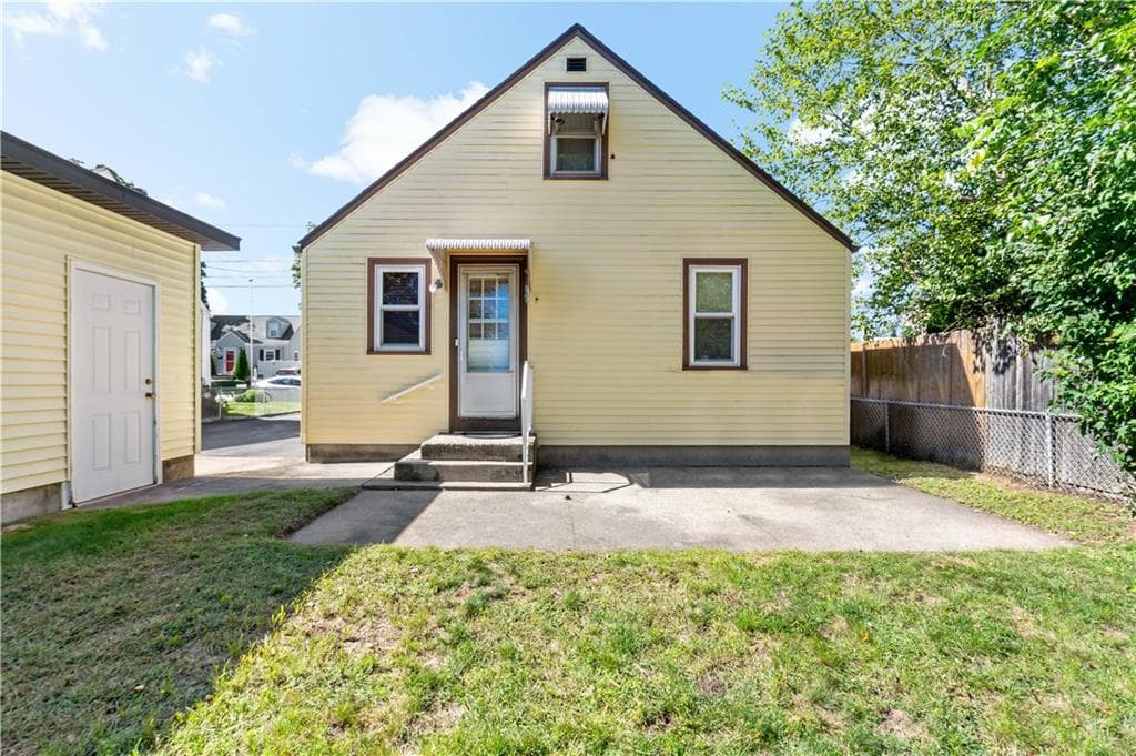 Single Family Residence at 66 LARCHMERE Drive, East Providence, photo 10 of 24