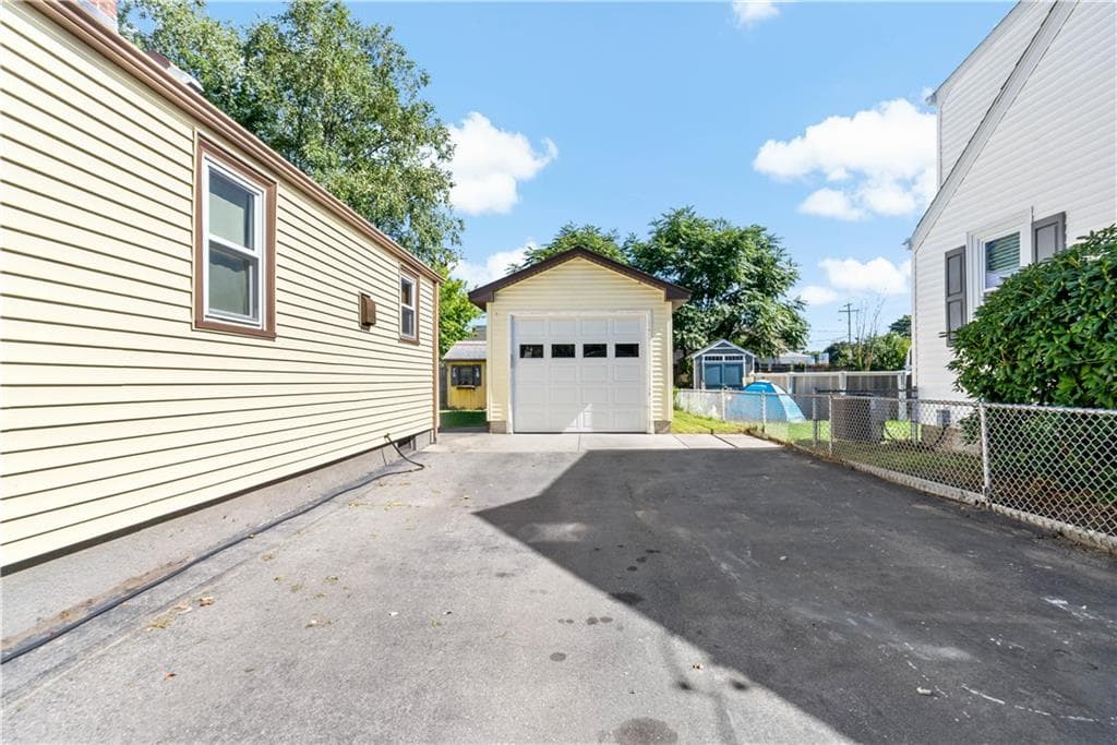 Single Family Residence at 66 LARCHMERE Drive, East Providence, photo 11 of 24