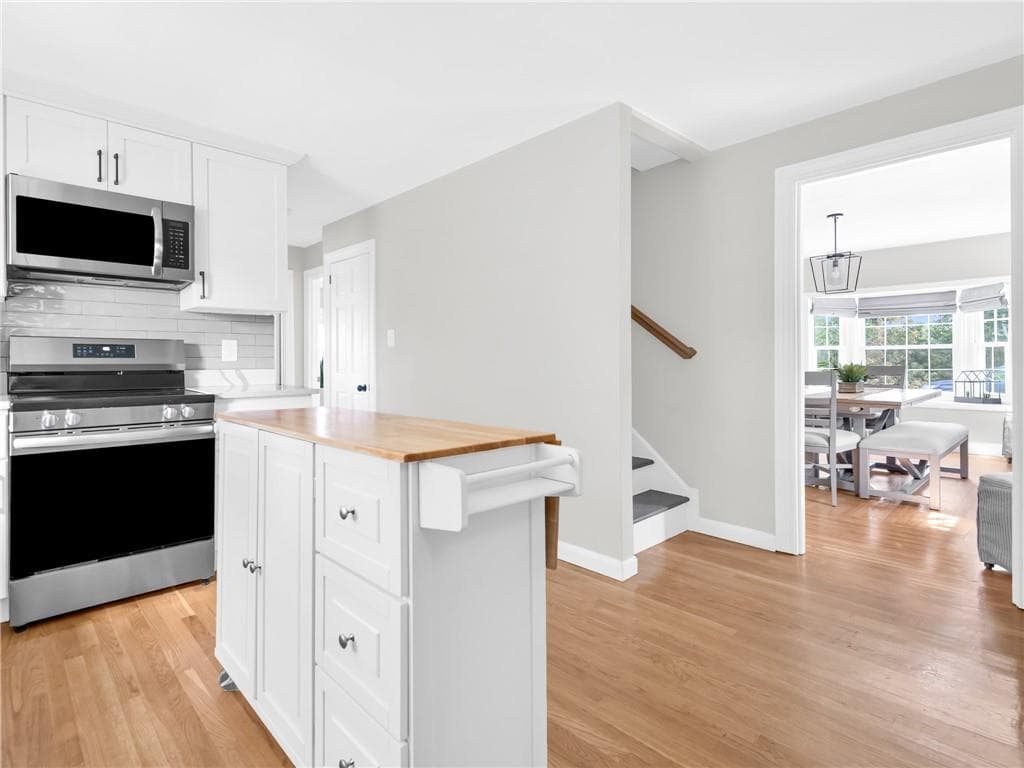Single Family Residence at 17 Boulevard Avenue, Lincoln, photo 10 of 44