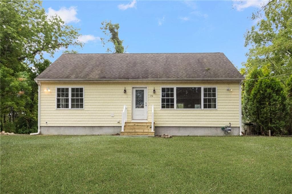 Single Family Residence at 174 Ayrault Road, East Greenwich, photo 2 of 43