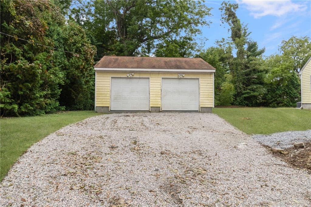 Single Family Residence at 174 Ayrault Road, East Greenwich, photo 3 of 43