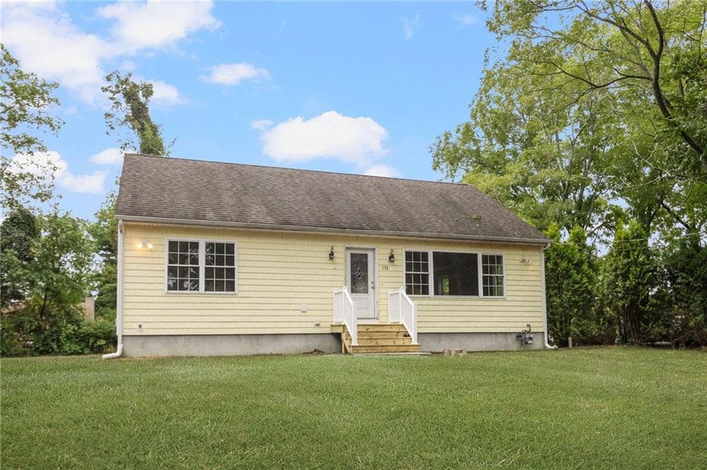 Single Family Residence at 174 Ayrault Road, East Greenwich, photo 39 of 43