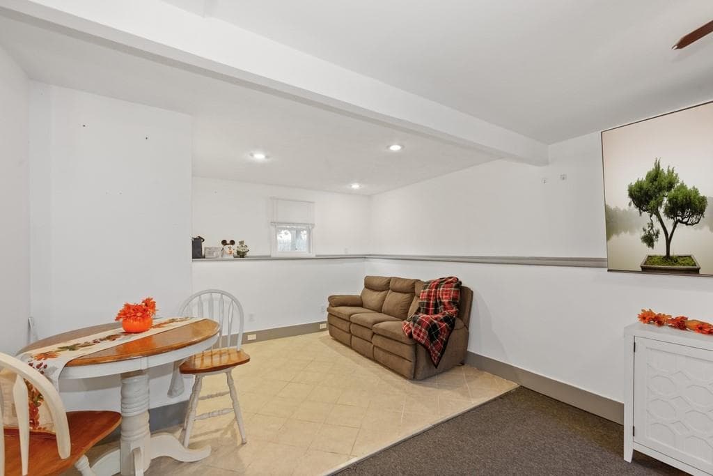 Single Family Residence at 24 Arden Court, Warwick, photo 27 of 42