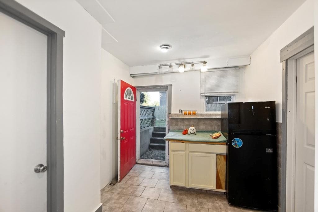 Single Family Residence at 24 Arden Court, Warwick, photo 28 of 42