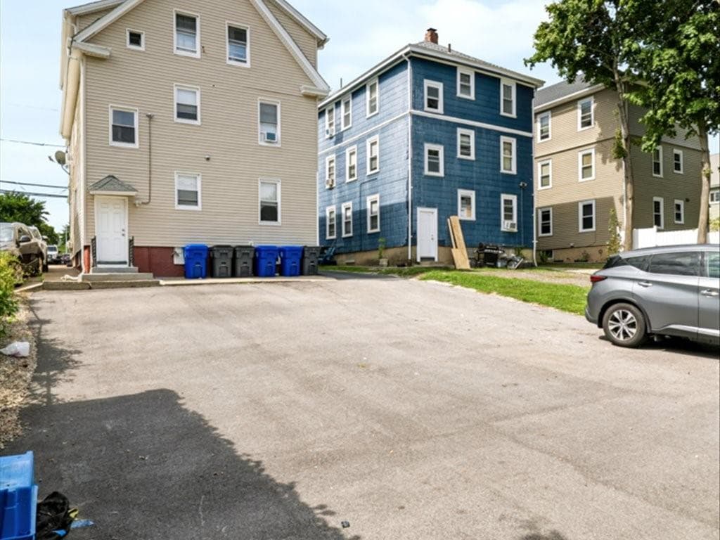 Multi Family at 13 Rosebank Avenue, Providence, photo 3 of 27