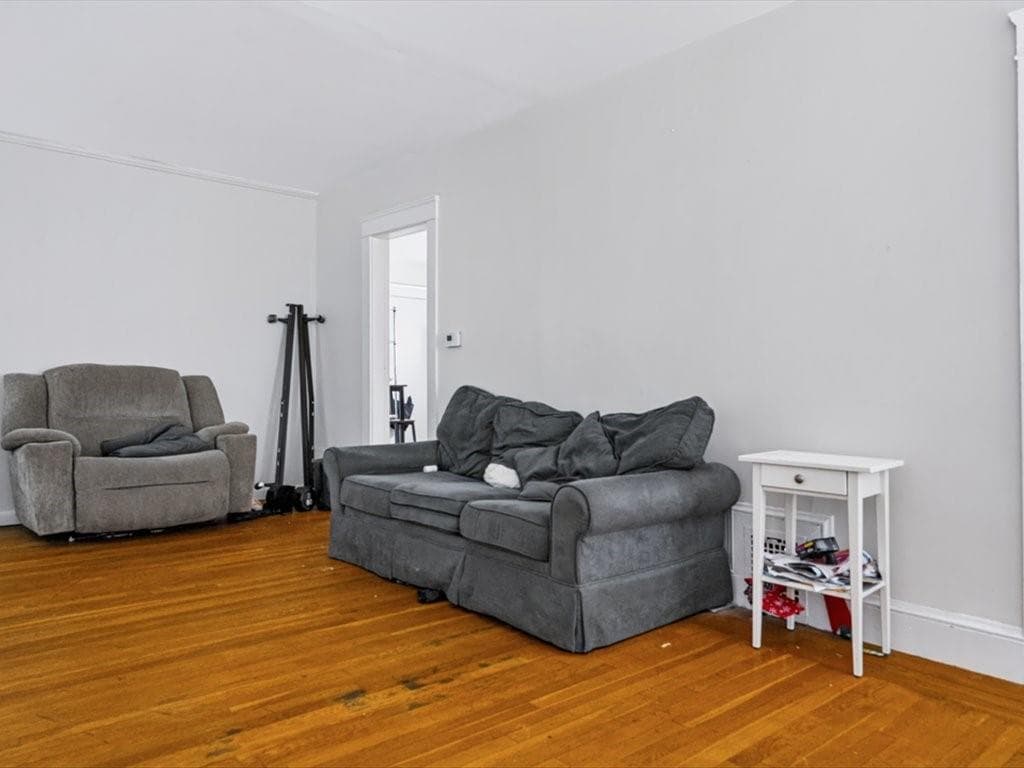 Multi Family at 13 Rosebank Avenue, Providence, photo 9 of 27