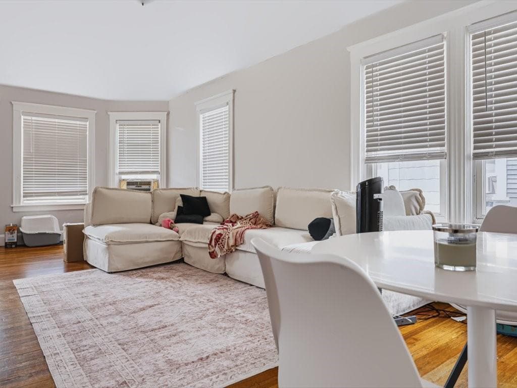 Multi Family at 13 Rosebank Avenue, Providence, photo 15 of 27