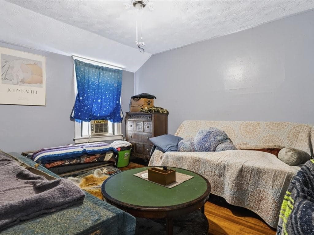 Multi Family at 13 Rosebank Avenue, Providence, photo 19 of 27