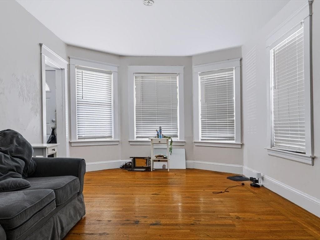 Multi Family at 13 Rosebank Avenue, Providence, photo 8 of 27