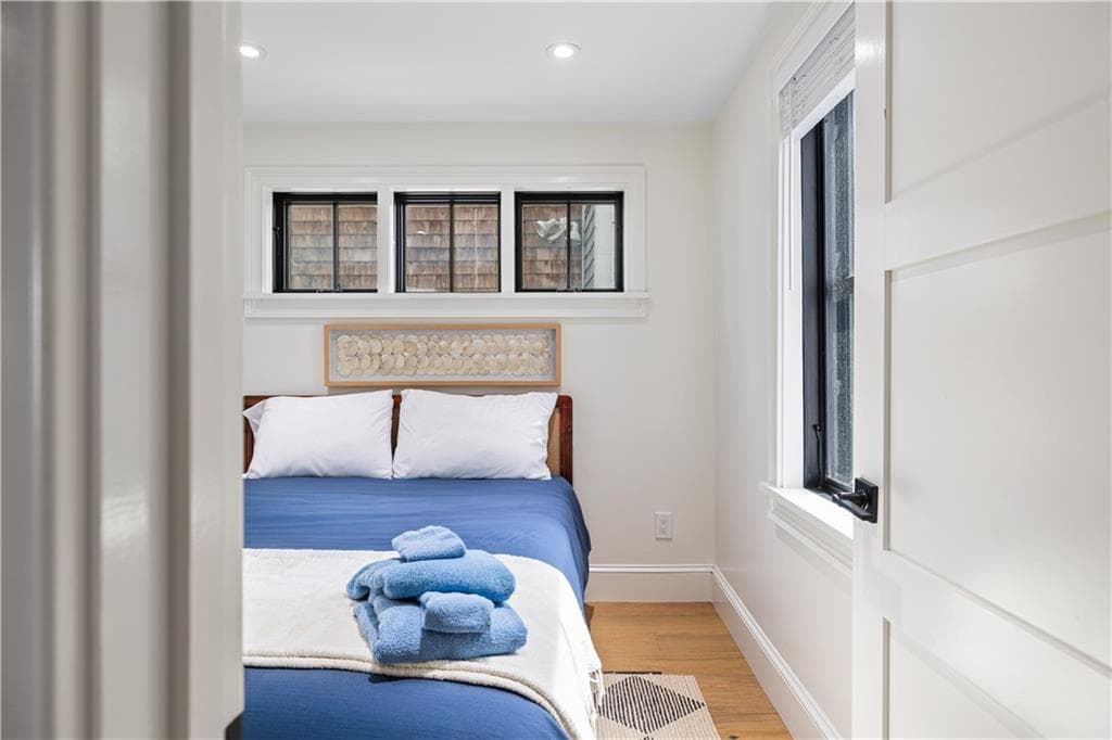 Condominium at 7 Dearborn Street UNIT 1, Newport, photo 27 of 31