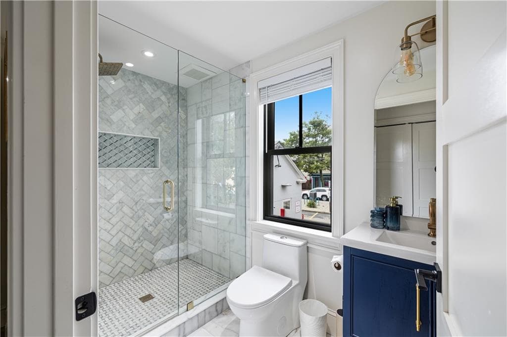 Condominium at 7 Dearborn Street UNIT 1, Newport, photo 24 of 31