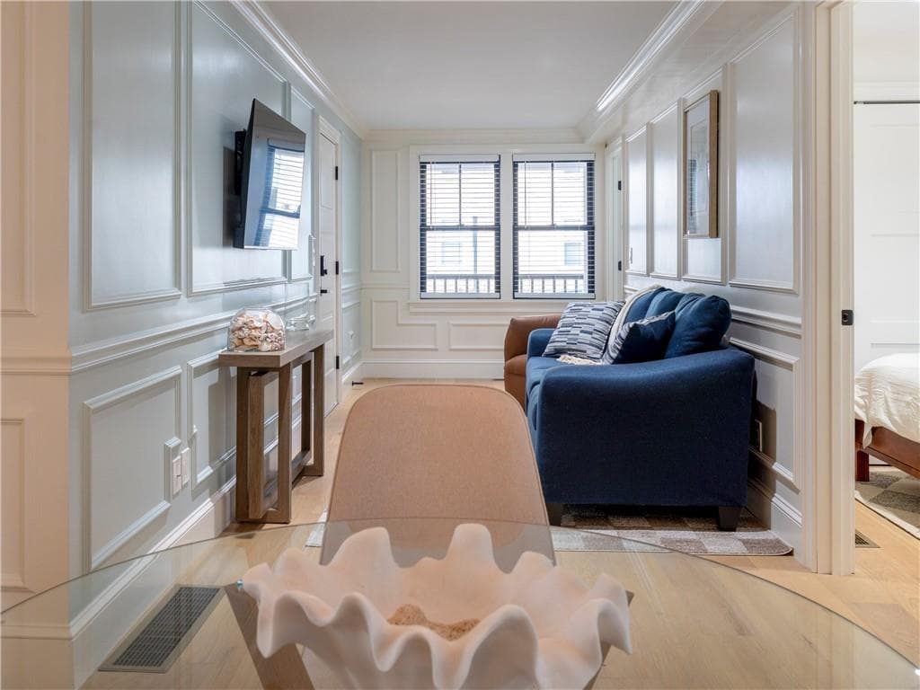 Condominium at 7 Dearborn Street UNIT 1, Newport, photo 10 of 31