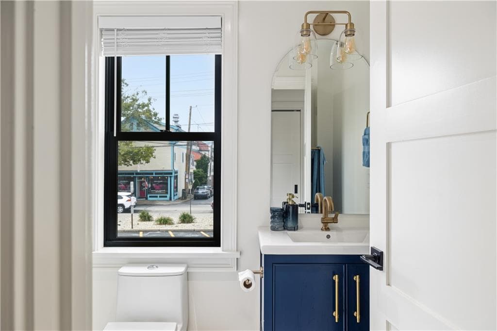 Condominium at 7 Dearborn Street UNIT 1, Newport, photo 25 of 31