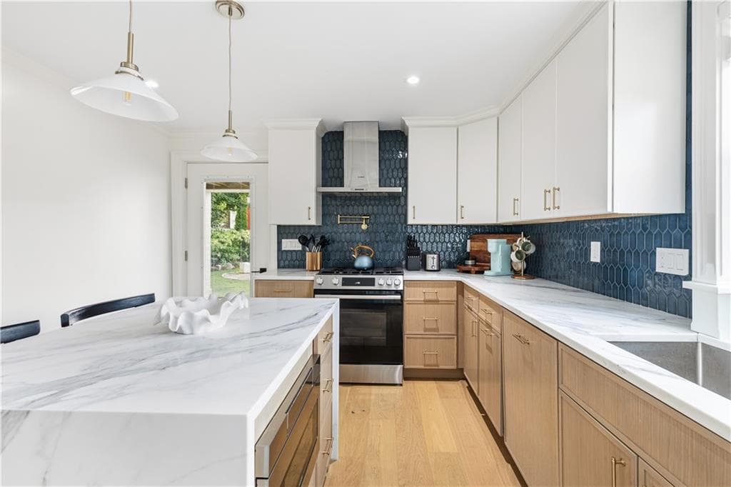 Condominium at 7 Dearborn Street UNIT 1, Newport, photo 21 of 31