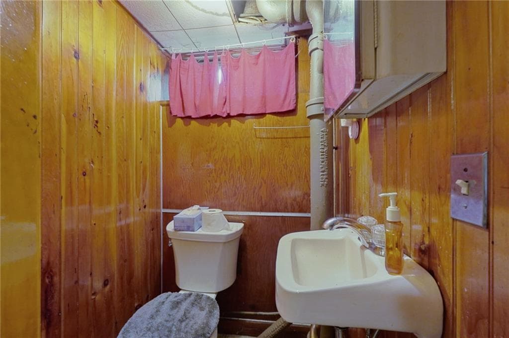 Single Family Residence at 136 Earl Avenue, East Providence, photo 13 of 16