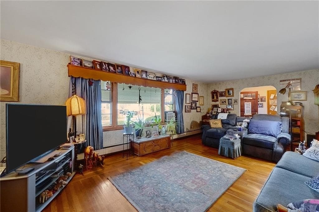 Single Family Residence at 136 Earl Avenue, East Providence, photo 5 of 16