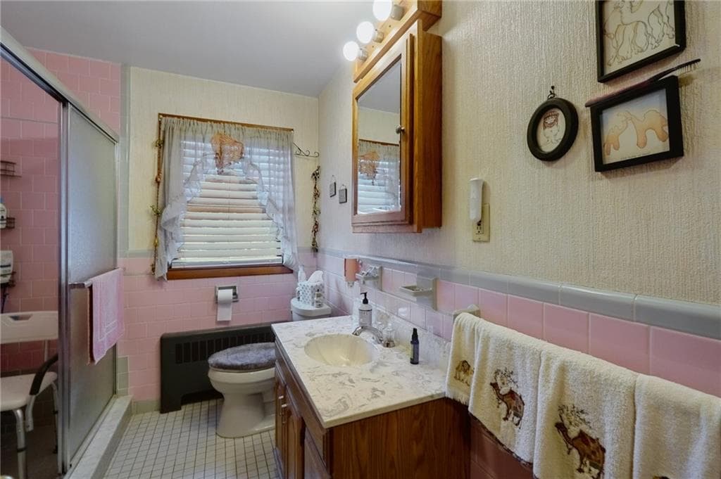 Single Family Residence at 136 Earl Avenue, East Providence, photo 9 of 16