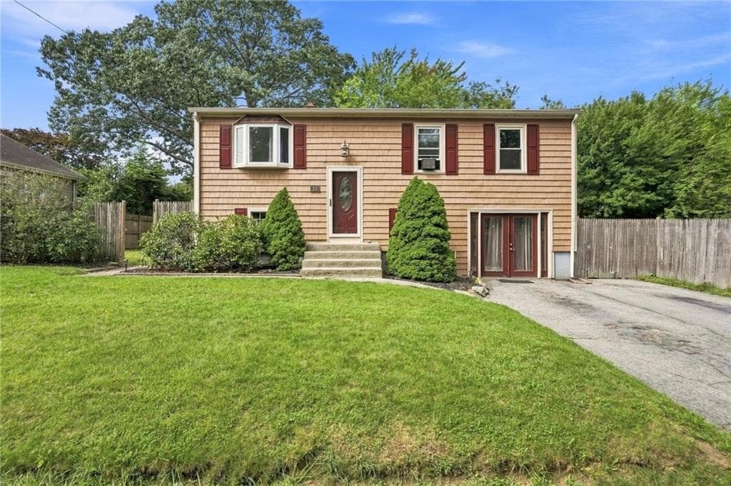 Single Family Residence at 77 Kenneth Avenue, Warwick, photo 2 of 28