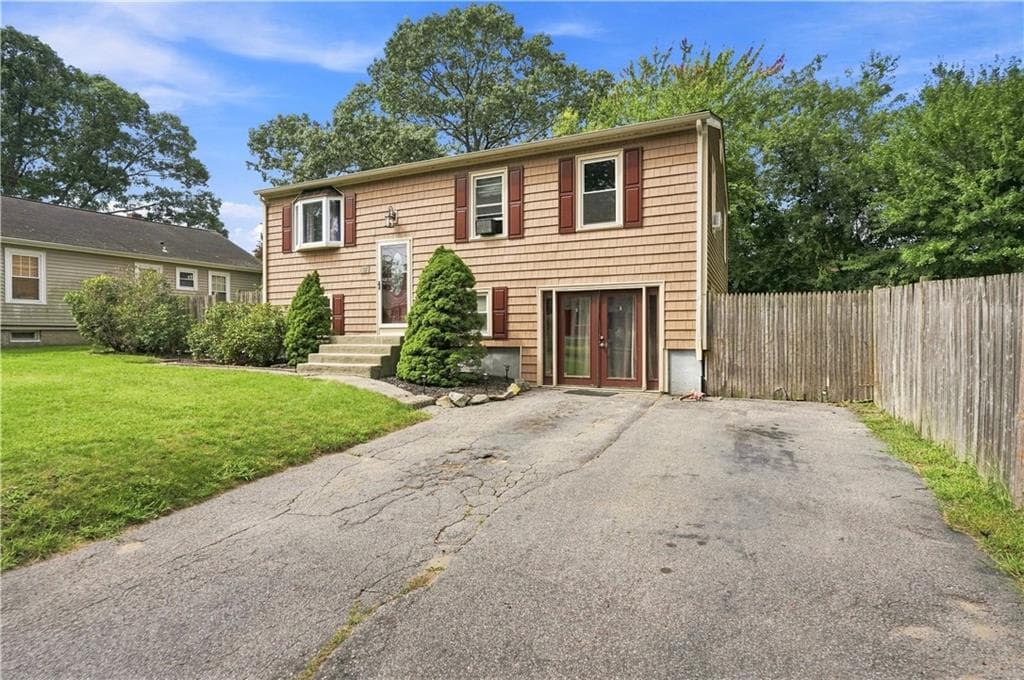 Single Family Residence at 77 Kenneth Avenue, Warwick, photo 3 of 28