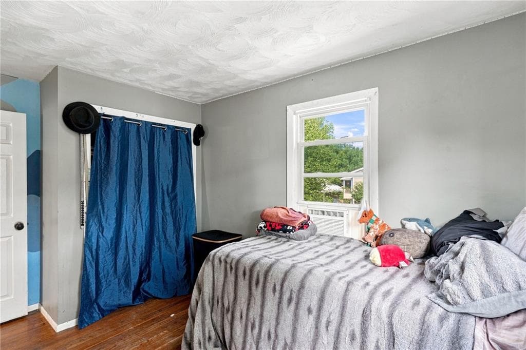 Single Family Residence at 77 Kenneth Avenue, Warwick, photo 18 of 28