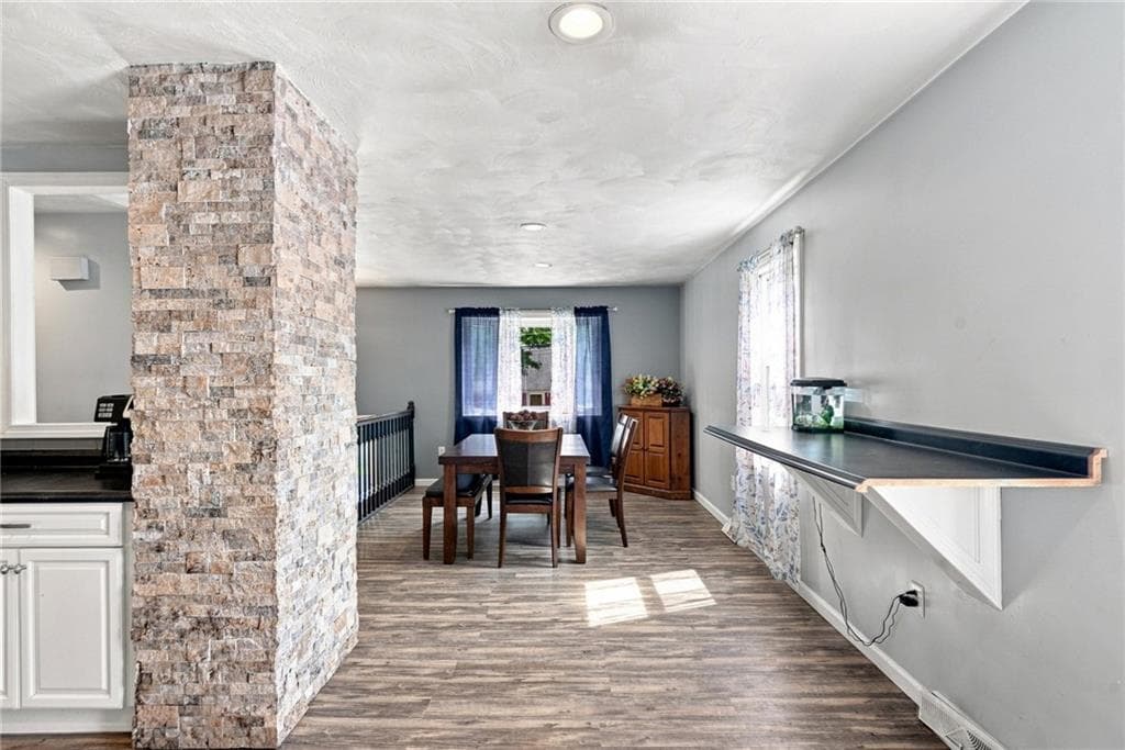 Single Family Residence at 77 Kenneth Avenue, Warwick, photo 11 of 28