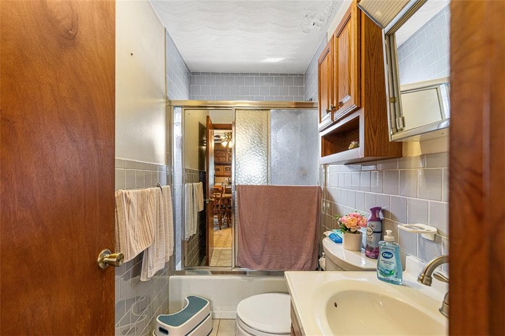 Multi Family at 94 Perry Street, Central Falls, photo 26 of 48