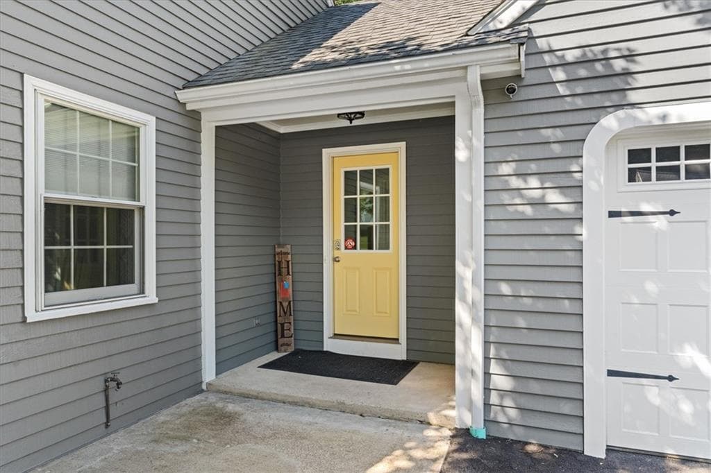 Single Family Residence at 101 Newell Drive, Cumberland, photo 6 of 47
