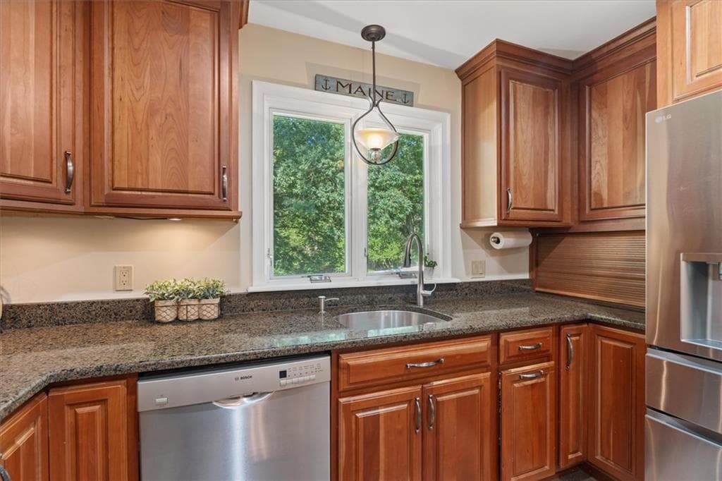 Single Family Residence at 101 Newell Drive, Cumberland, photo 9 of 47