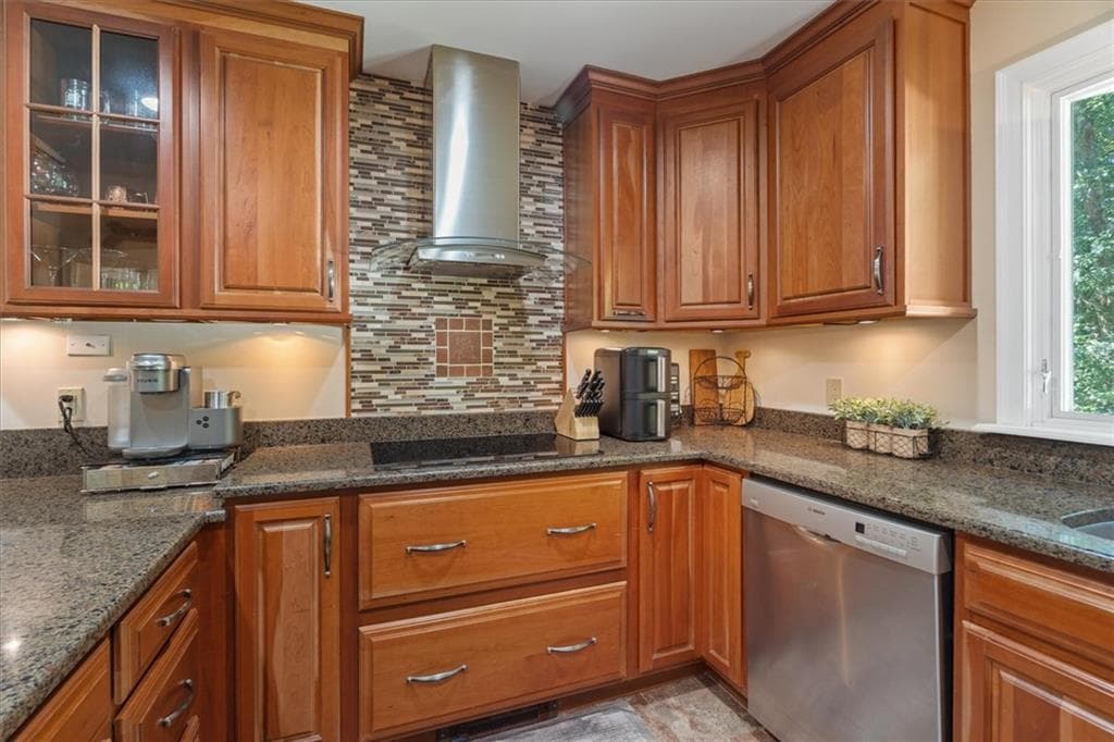Single Family Residence at 101 Newell Drive, Cumberland, photo 8 of 47