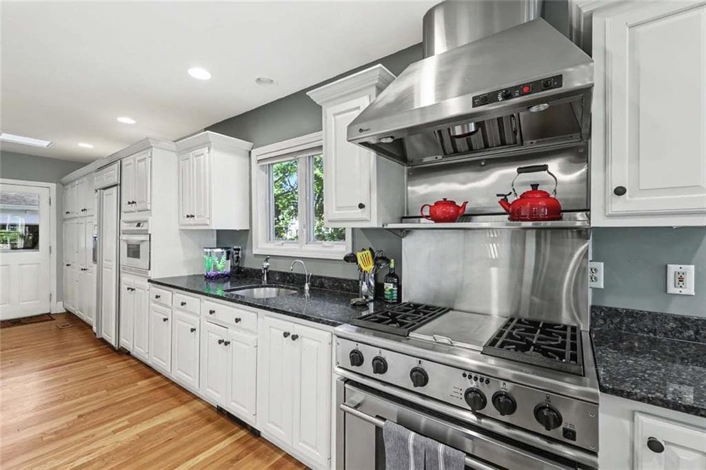 Single Family Residence at 348 Doyle Avenue, Providence, photo 11 of 45