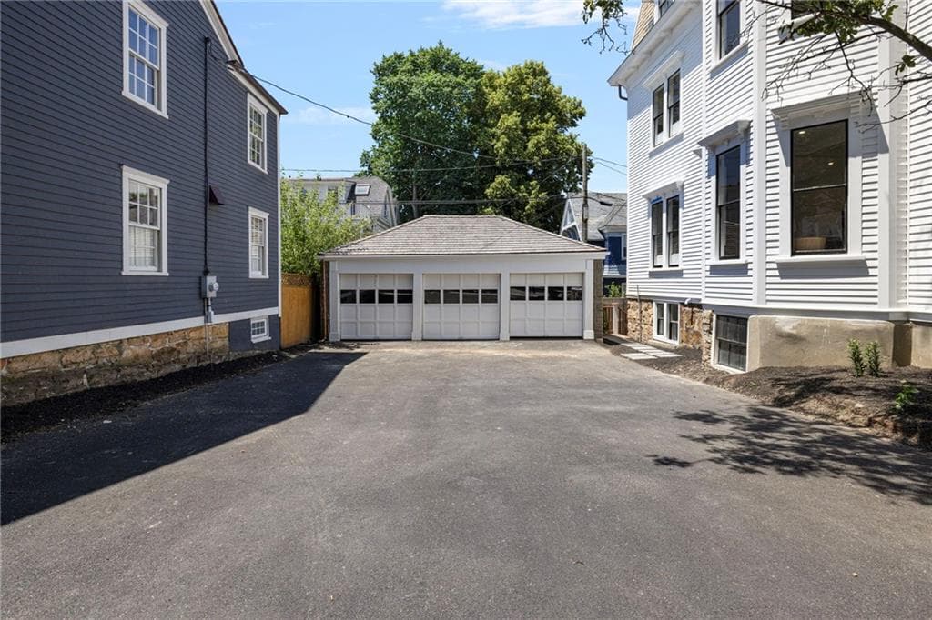 Condominium at 41 School Street UNIT 2, Newport, photo 41 of 43