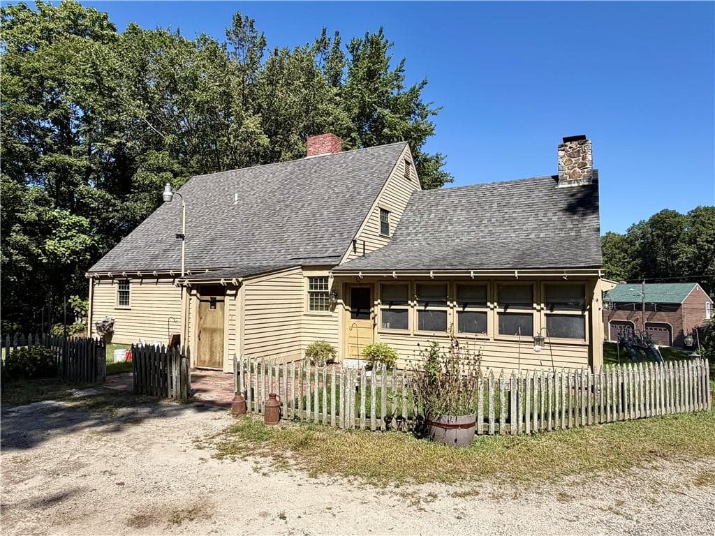 Single Family Residence at 51 Elizabeth Avenue, North Smithfield, photo 4 of 33