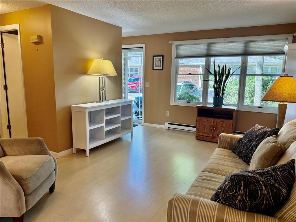 Condominium at 32 W Castle Way UNIT A, Charlestown, photo 4 of 24
