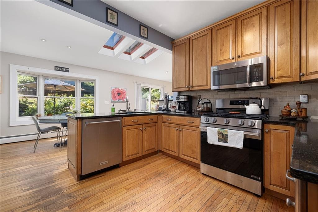 Single Family Residence at 29 Valentine Circle, Warwick, photo 15 of 49