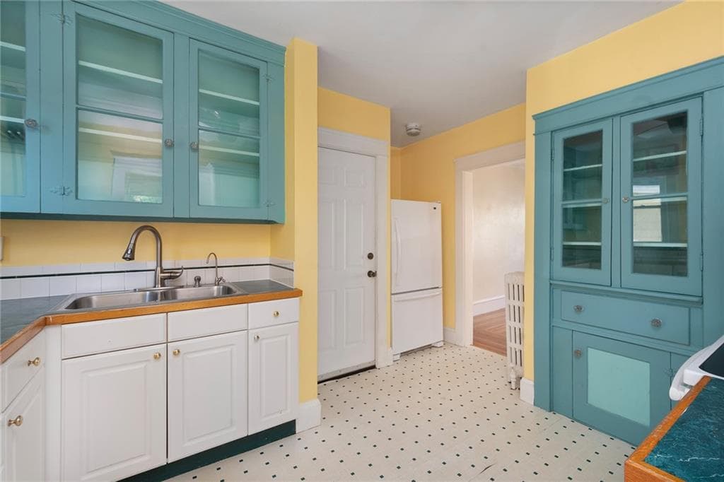Multi Family at 21 Taft Avenue, Providence, photo 15 of 49