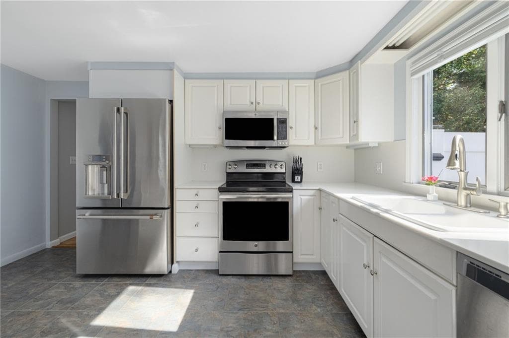 Single Family Residence at 251 Succotash Road, South Kingstown, photo 6 of 43