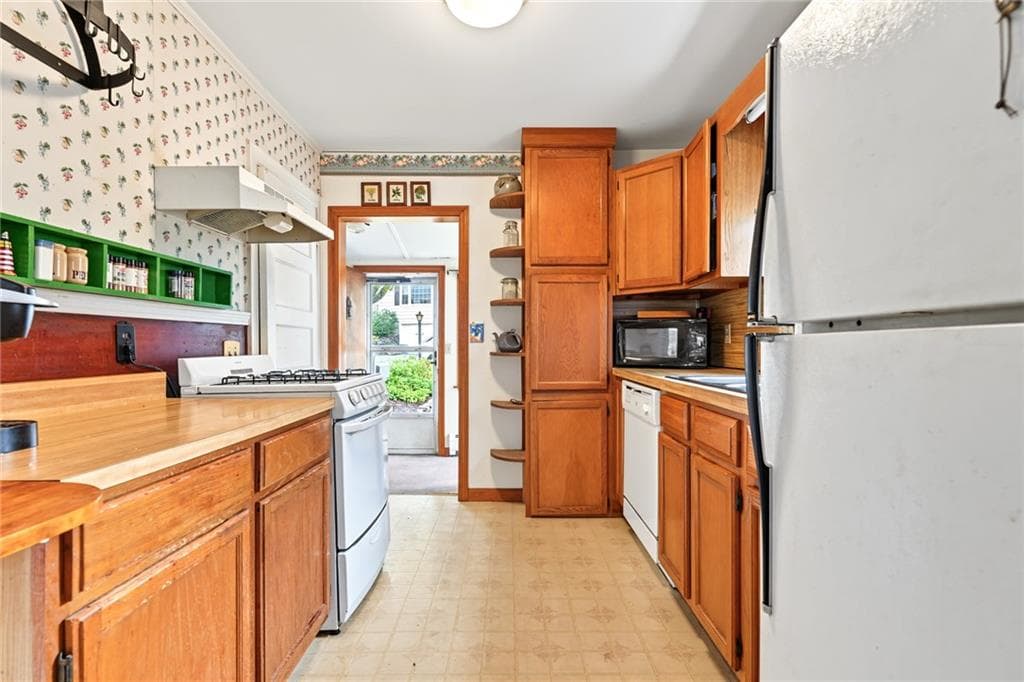 Single Family Residence at 11 Riverview Drive, Barrington, photo 32 of 50