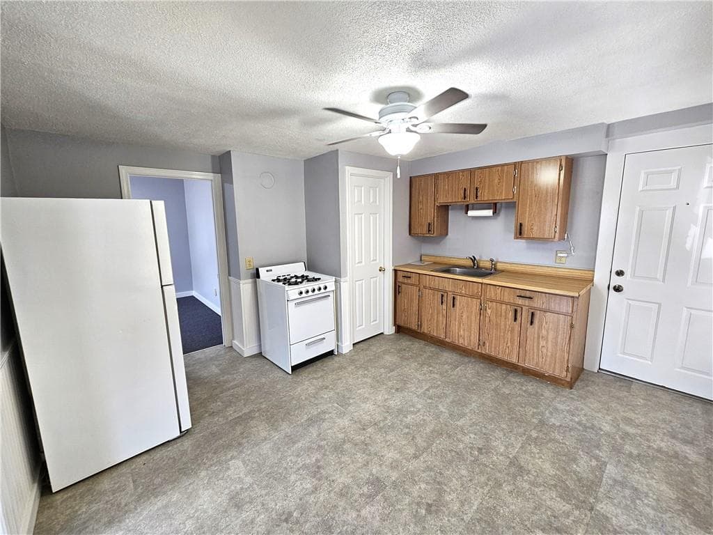 Commercial at 558 East School Street, Woonsocket, photo 11 of 41
