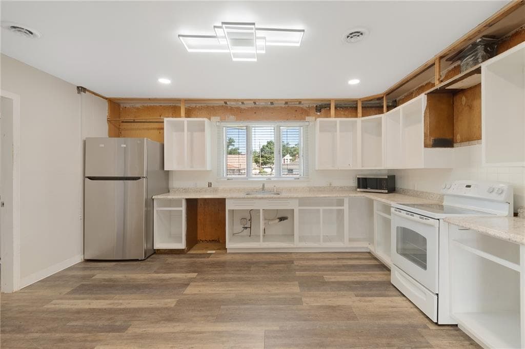 Single Family Residence at 30 Wardlaw Court, Providence, photo 6 of 27
