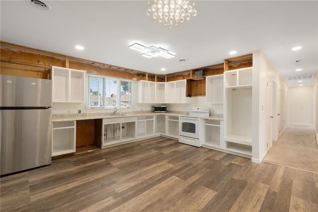 Single Family Residence at 30 Wardlaw Court, Providence, photo 10 of 27