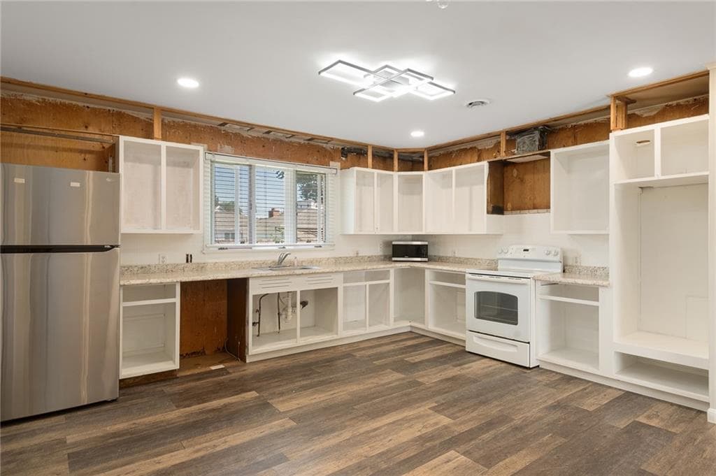 Single Family Residence at 30 Wardlaw Court, Providence, photo 8 of 27