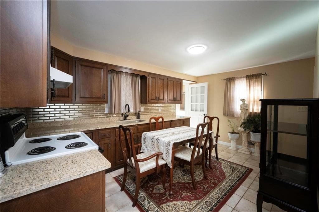 Single Family Residence at 3 Rose Drive, Pawtucket, photo 6 of 24