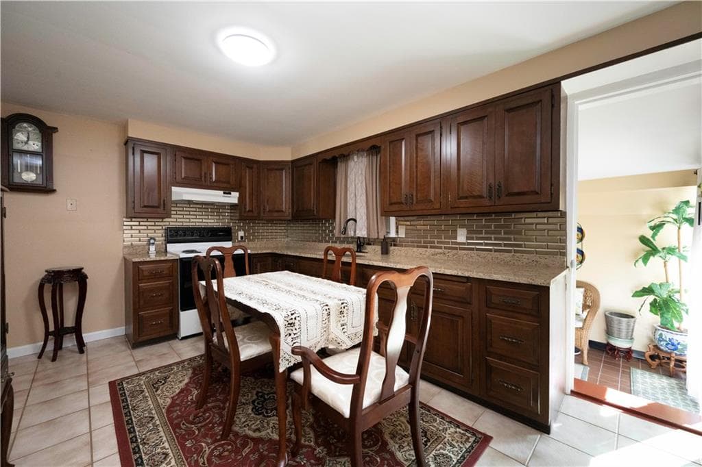 Single Family Residence at 3 Rose Drive, Pawtucket, photo 5 of 24