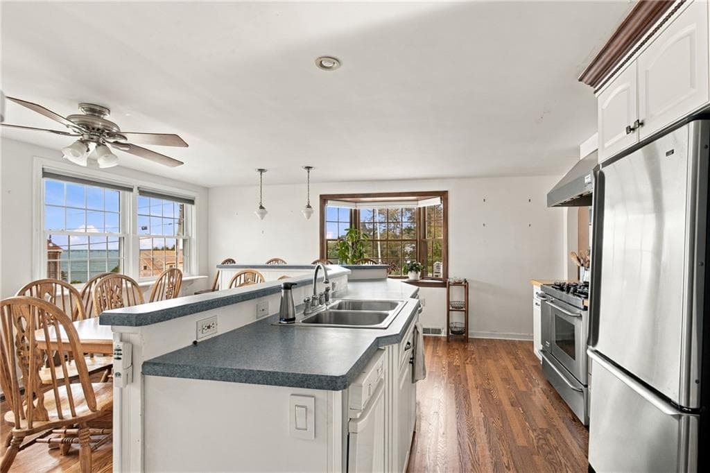 Single Family Residence at 201 Randolph Avenue, Tiverton, photo 11 of 37