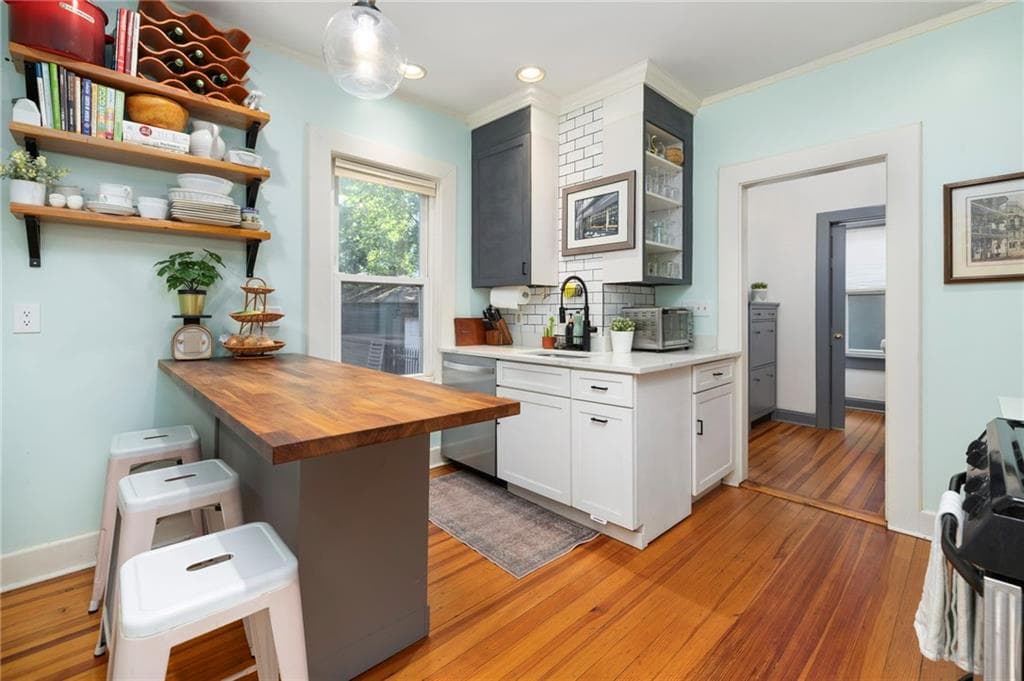Single Family Residence at 12 Glendale Avenue, Providence, photo 11 of 33