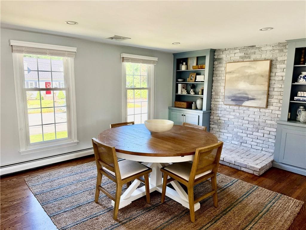 Single Family Residence at 7 Cortland Lane, Smithfield, photo 11 of 24