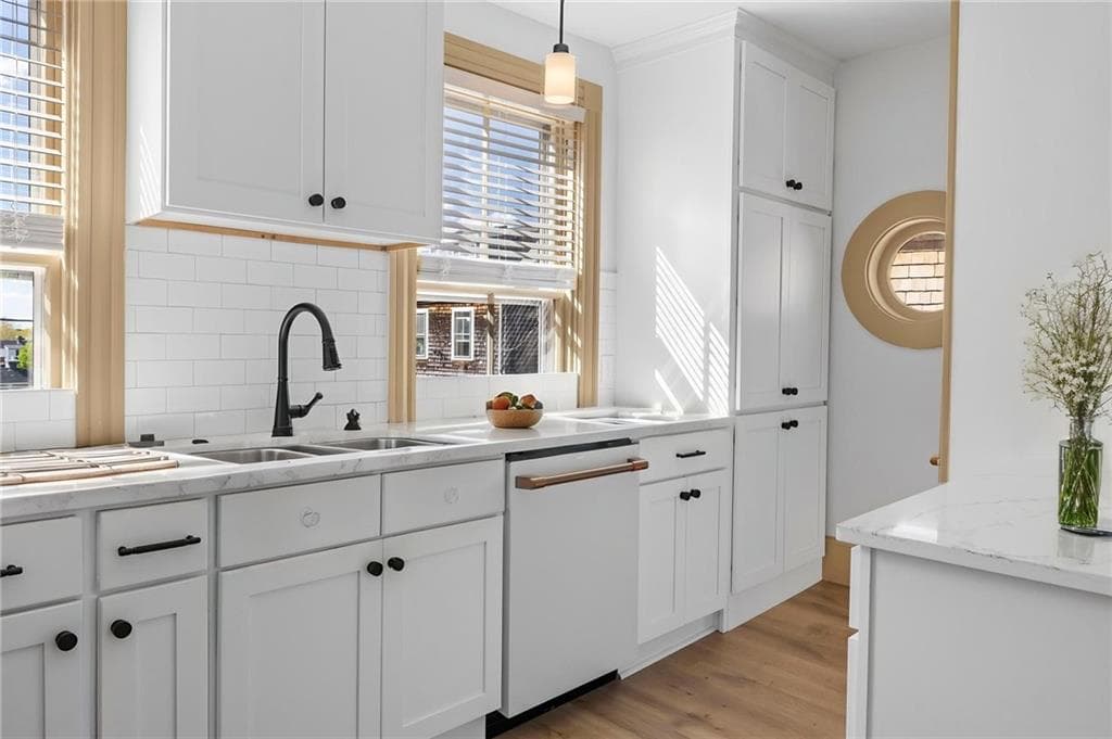 Condominium at 18 Barney Street UNIT 2, Newport, photo 3 of 33
