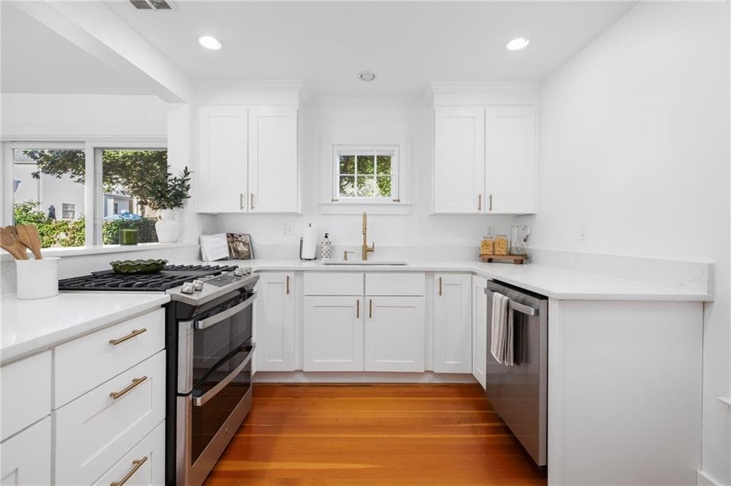 Single Family Residence at 19 Third Street, Newport, photo 13 of 36